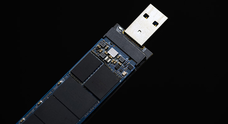 USBメモリとスティック型SSDの違いは?高性能な製品でデータ処理を高速化しよう